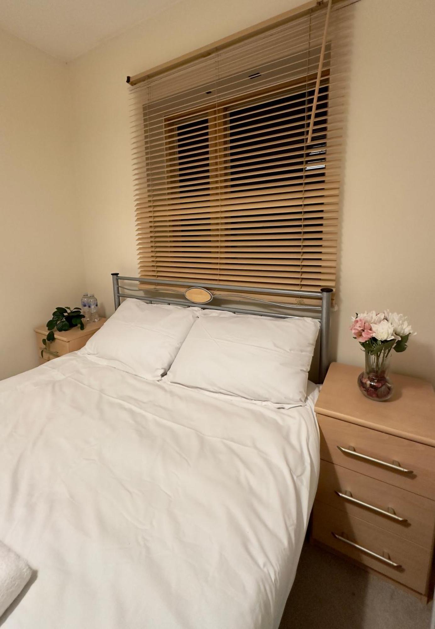 Napcastle Caledonian Park Hotel London Exterior photo
